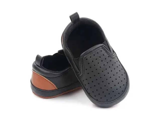 Pantofiori negri tip mocasinii cu perforatii