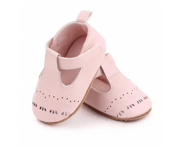 Pantofiori roz cu model decupat
