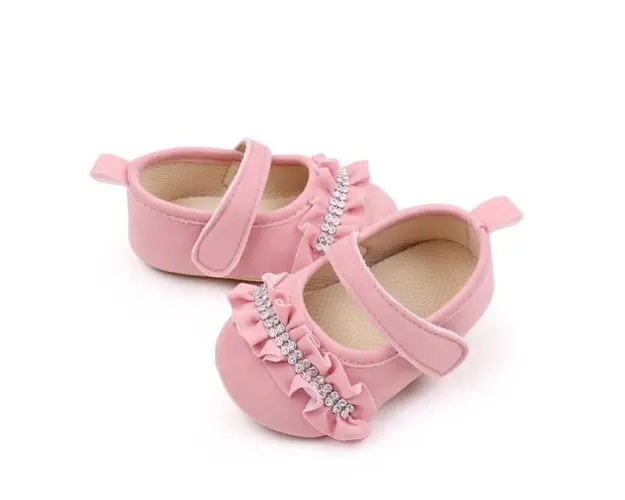 Pantofiori roz cu strasuri si volanase