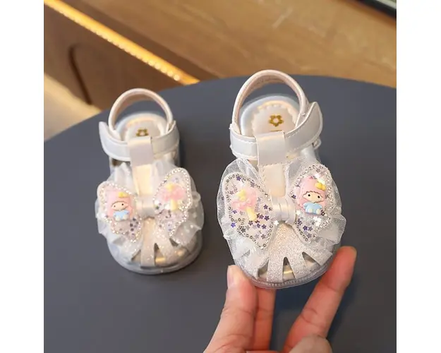 Sandale alb sidefat pentru fetite - Doll