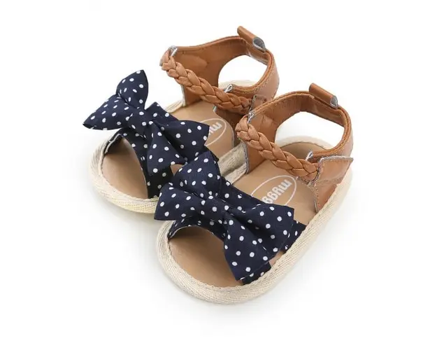 Sandalute bleumarine cu bulinute albe