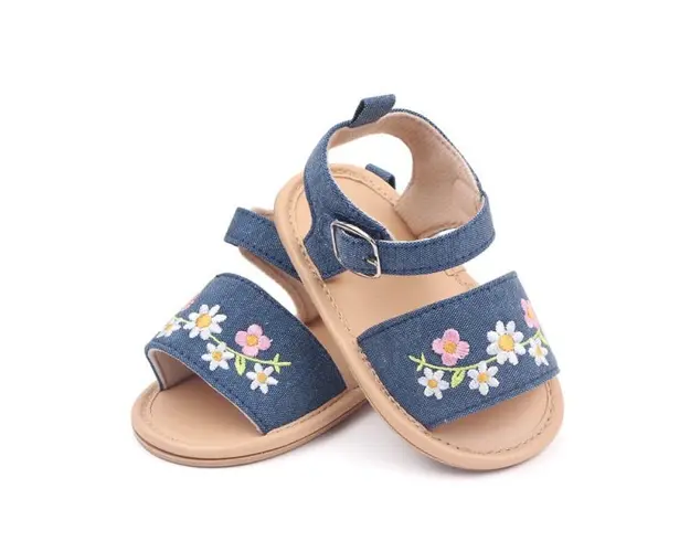 Sandalute din blugi cu floricele brodate