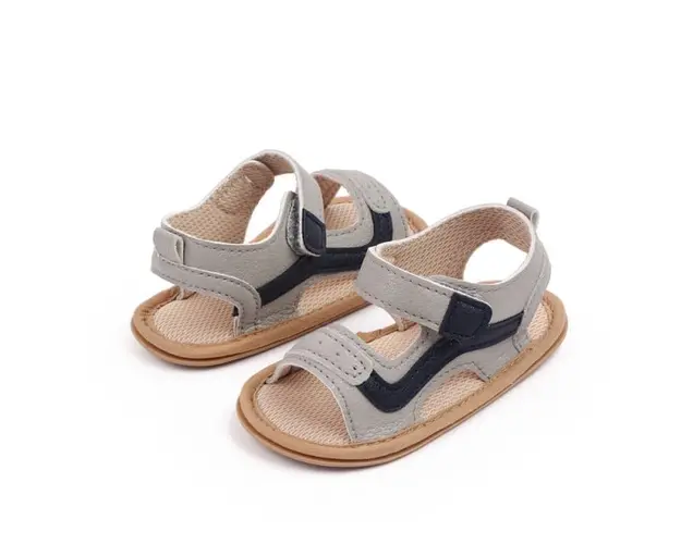 Sandalute gri cu insertie neagra pentru baietei