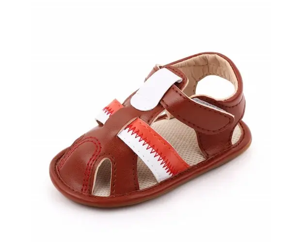 Sandalute maro cu barete pentru baietei