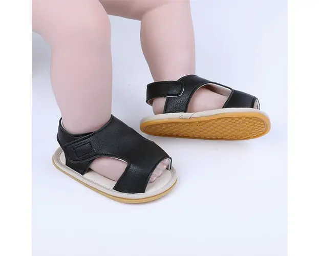 Sandalute negre cu arici pentru baietei