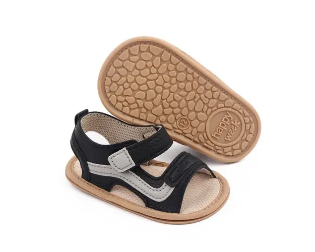 Sandalute negre cu insertie gri pentru baietei