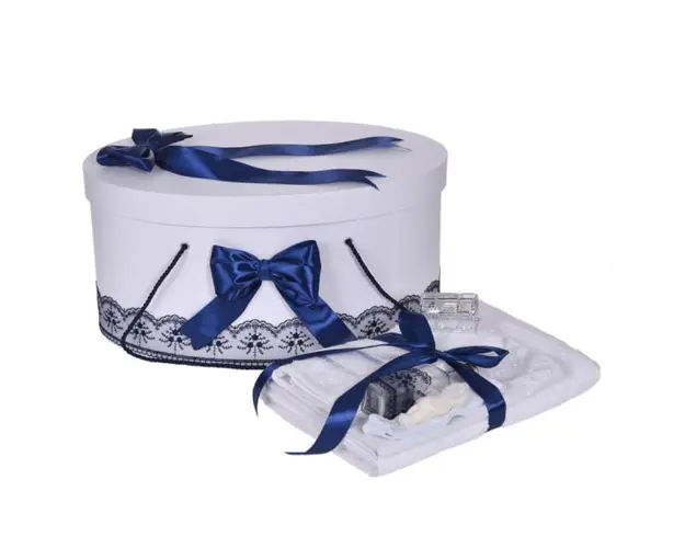 Set trusou botez si cutie trusou, dantela si fundite, decor Bleumarin, Denikos® 841