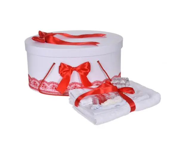 Set trusou botez si cutie trusou, dantela si fundite, decor Rosu, Denikos® 842
