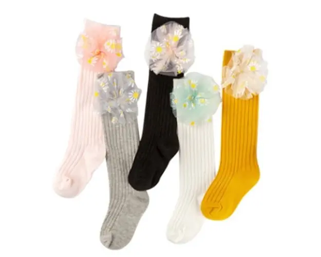 Sosete trei sferturi cu floare din tulle