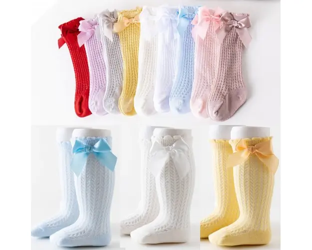 Sosete trei sferturi cu model din tesatura si fundita din satin