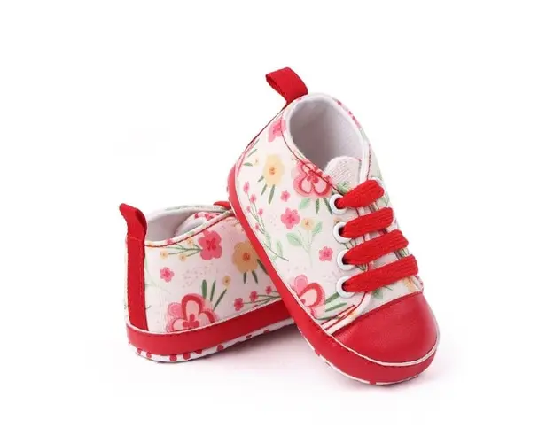 Tenisi albi cu floricele corai