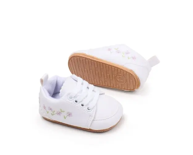 Tenisi albi cu floricele lila brodate