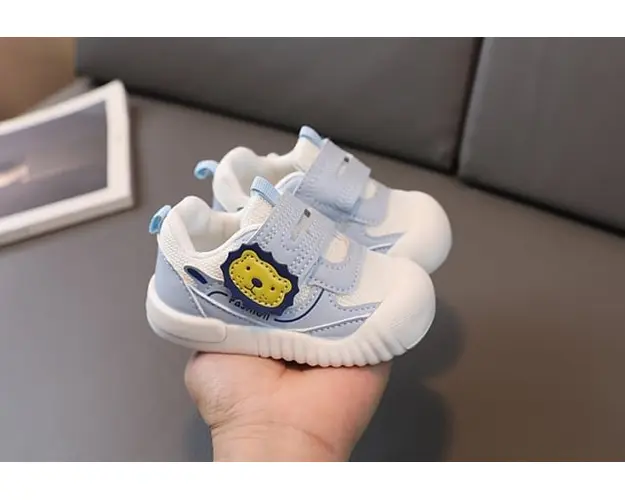 Tenisi bleu pentru baietei - Lion