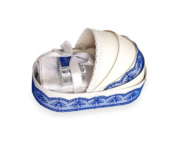 Trusou botez complet, in landou, decor elegant cu dantela albastra Denikos® 142
