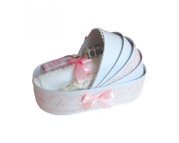 Trusou botez complet, in landou, decor elegant cu dantela roz Denikos® 145