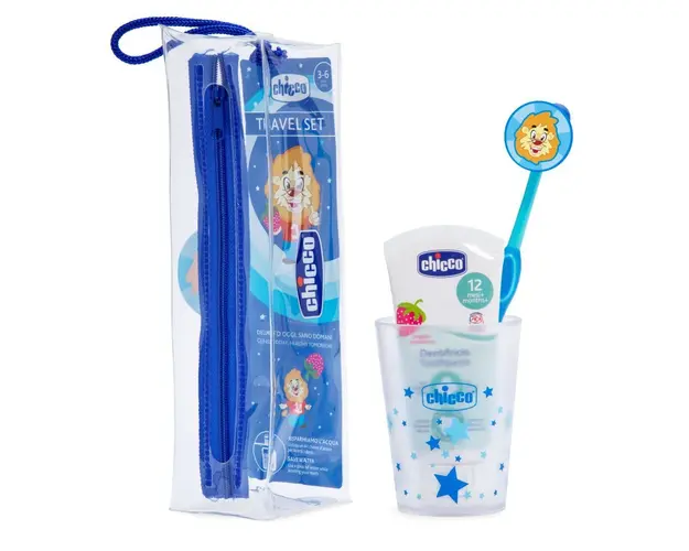 Set de igiena orala Chicco, albastru, 36luni+ (pasta dinti, periuta, pahar, etui)