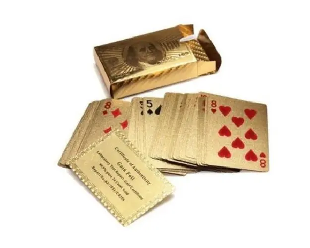 Carti de joc imbracate in aur 24K