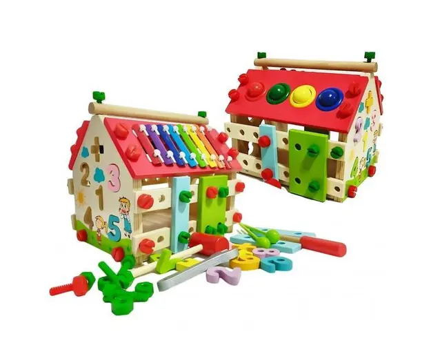 Casuta multifunctionala din lemn cu 4 in 1,7Toys