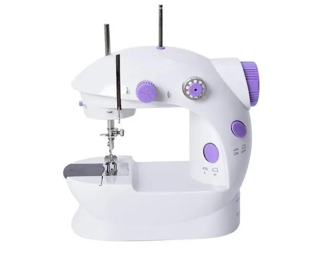 Mini masina de cusut electrica, portabila, cu pedala inclusa, 2 viteze de coasere, wireless(4 baterii AA) sau cu alimentare la priza