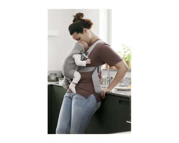 BabyBjorn - Marsupiu anatomic Mini, cu pozitii multiple de purtare  Light Grey, 3D Jersey