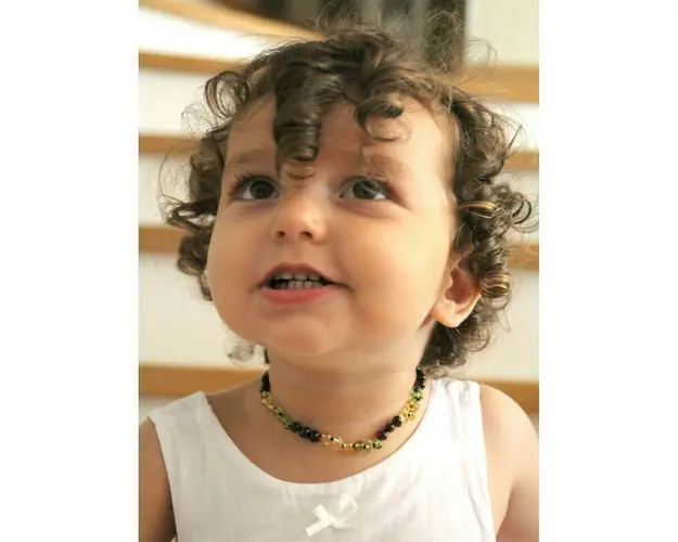 Colier din chihlimbar pentru copii BabyJem (Culoare: Verde)