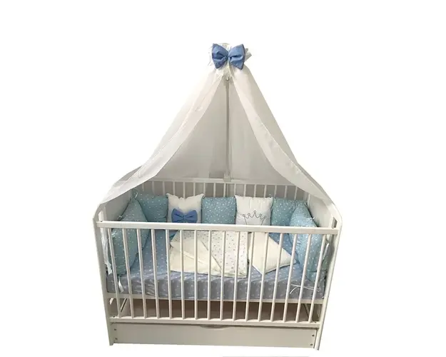 Lenjerie Personalizata pat 120x60 cm cu aparatori din 9 pernute pufoase perna paturica si cearsaf cu volan Deseda Albastru - Stelute albe pe albastru