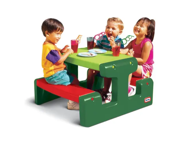 Little Tikes Masuta Junior Pentru Picnic - Verde