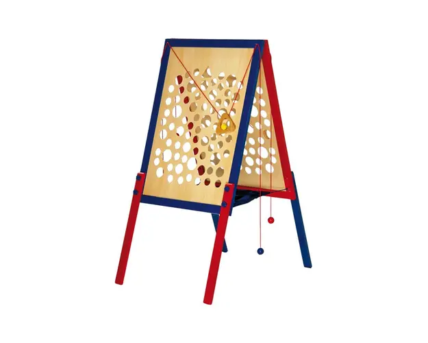 Small foot - Panou de catarare - joc de coordonare ochi mana