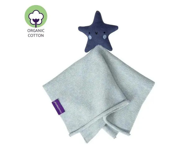 Paturica din bumbac organic cu jucarie Star Clevamama 3495