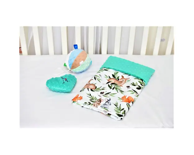 Paturica model caprioare si iepurasi si plus minky turquoise 80x100 cm