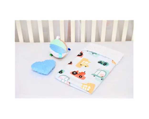 Paturica model masinute si plus alb 80x100 cm