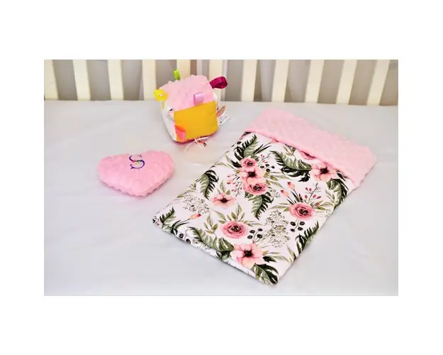 Paturica model trandafiri si plus minky roz pal 80x100 cm