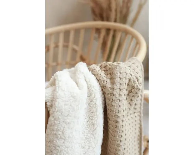 Paturica pentru copii, reversibila, dublat, bumbac waffle Bej si tesatura bucle Crem, Teddy by BabyLy, 100x70cm