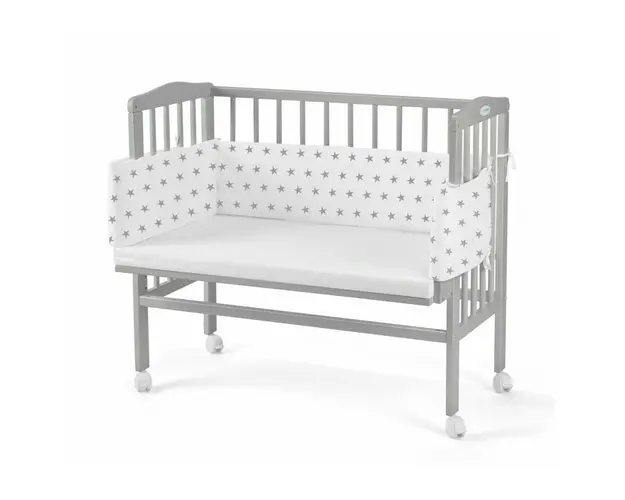 Patut pentru copii 2in1, 90 cm x 55 cm, lemn de fag, vopsea certificata, roti blocabile, laterala detasabila, co-sleeping, Saltea inclusa, Aparatoare laterala din bumbac, Waldin, Cover, Gri, 8S1