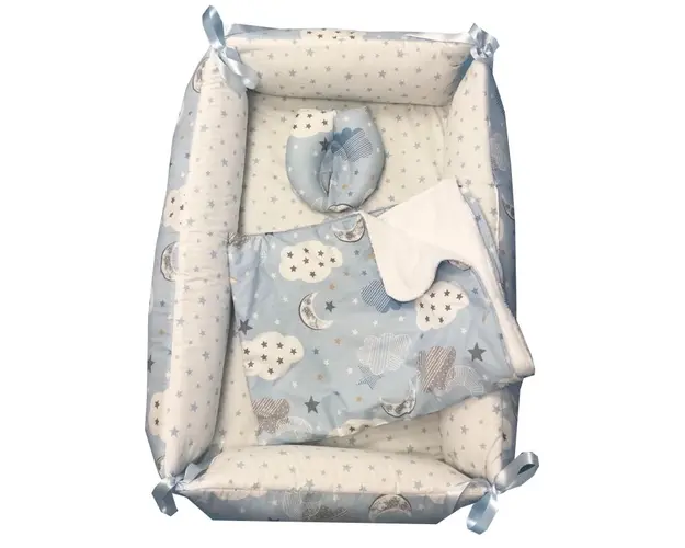 Reductor Personalizat Bebe Bed Nest cu paturica si pernuta antiplagiocefalie Deseda Norisori cu luna albastra