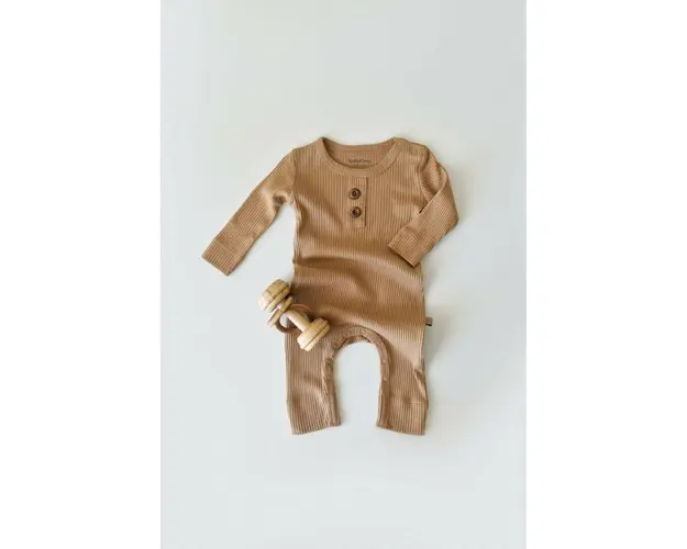 Salopeta cu maneca lunga si pantaloni lungi din bumbac organic si modal - Maro BabyCosy (Marime: 9-12 luni)