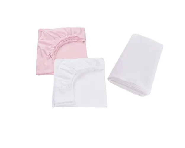 Set 2 cearsafuri bumbac 100% alb roz+ protectie impermeabila patut 120x60 cm