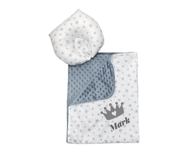 Set 2 piese Personalizat Paturica dubla de iarna 90x70 cm cu perna formare cap Deseda Minky gri - Stelute gri pe alb