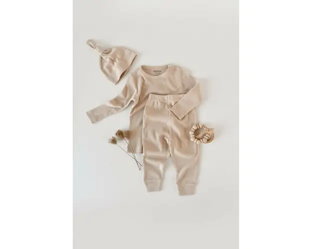 Set 3 piese: bluzita cu maneca lunga, pantaloni lungi si caciulita din bumbac organic si modal - Blush, BabyCosy (Marime: 3-6 Luni)
