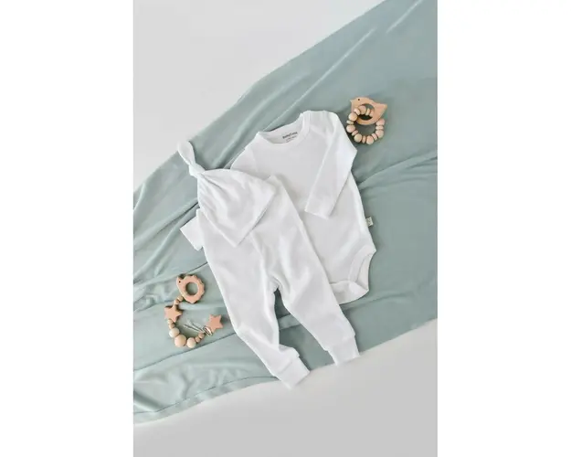 Set 3 piese: body cu maneca lunga, pantaloni lungi si caciulita din bumbac organic si modal - Alb, BabyCosy (Marime: 3-6 Luni)