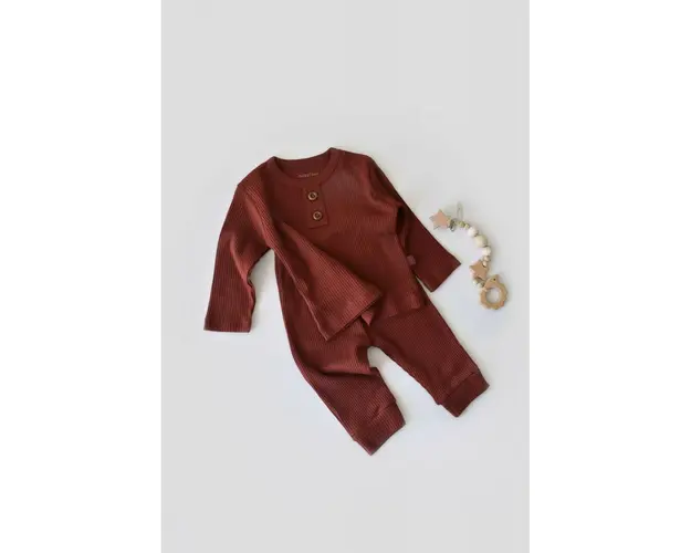 Set bluzita cu maneca lunga si pantaloni lungi din bumbac organic si modal - Caramiziu BabyCosy (Marime: 3-6 Luni)