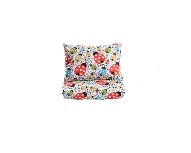 Set complet lenjerie 5 piese pentru patut stivuibil gradinita model buburuze