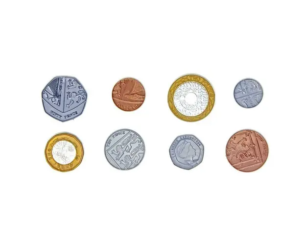 Set cu 700 monede de jucarie (lire)