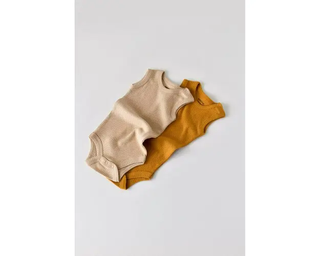 Set de 2 body-uri fara maneci din bumbac organic si modal - Mustar/Somon BabyCosy (Marime: 0-3 Luni)