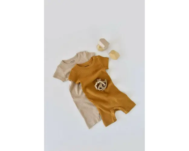 Set de 2 salopetele cu maneca scurta din bumbac organic si modal - Mustar/ Somon BabyCosy (Marime: 9-12 luni)