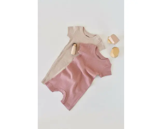 Set de 2 salopetele cu maneca scurta din bumbac organic si modal - Roz/ Blush BabyCosy (Marime: 9-12 luni)