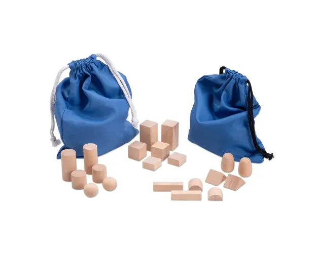 Set de 20 corpuri geometrice din lemn in saci