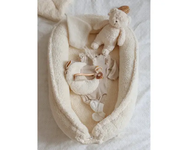 Suport de dormit Babynest Premium din tesatura bucle Crem, Teddy by BabyLy, 80x50 cm