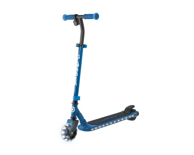 Trotineta Globber E-Motion 6, autonomie 8-10 km, Albastru