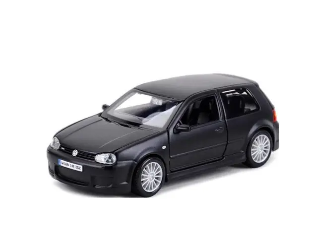 Masinuta Maisto Volkswagen Golf R32 1:24